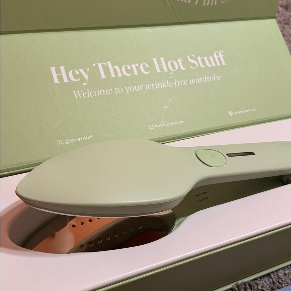 Nori Mint Green Handheld Press Steam Iron